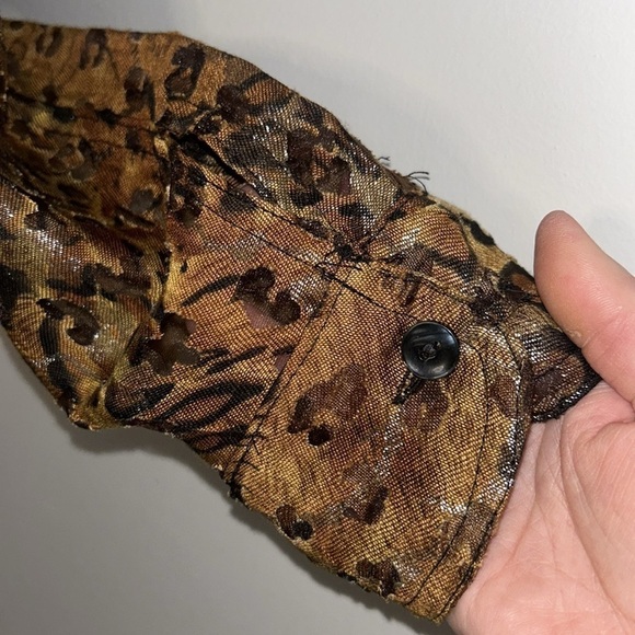 Sexy Animal Print Button-down Top by Choices Size PS - Picture 4 of 10